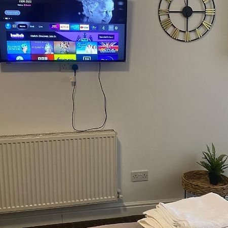 Bv Comfy Studio At Deighton Huddersfield Dış mekan fotoğraf
