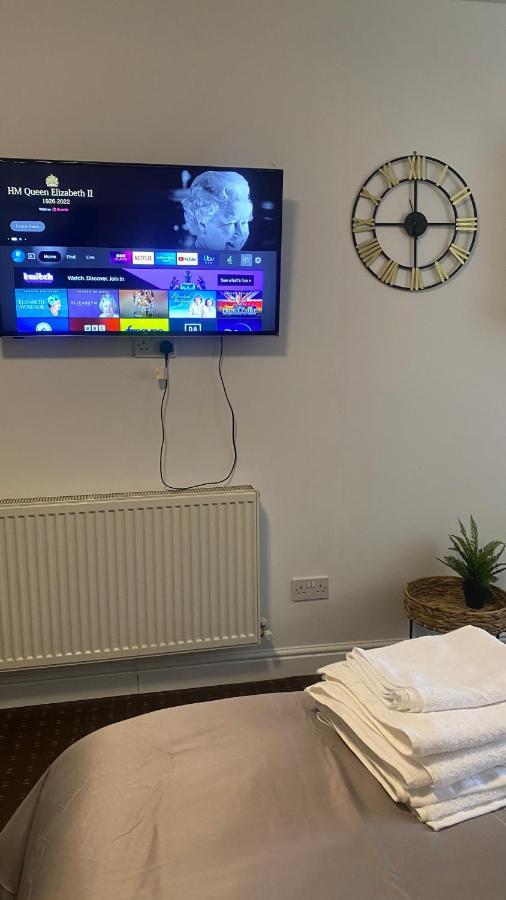 Bv Comfy Studio At Deighton Huddersfield Dış mekan fotoğraf
