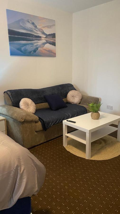 Bv Comfy Studio At Deighton Huddersfield Dış mekan fotoğraf