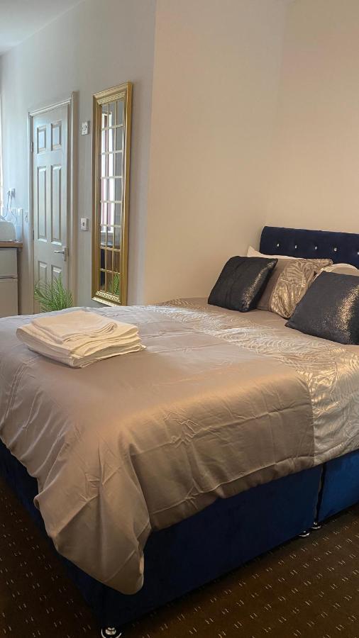 Bv Comfy Studio At Deighton Huddersfield Dış mekan fotoğraf