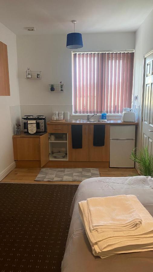 Bv Comfy Studio At Deighton Huddersfield Dış mekan fotoğraf
